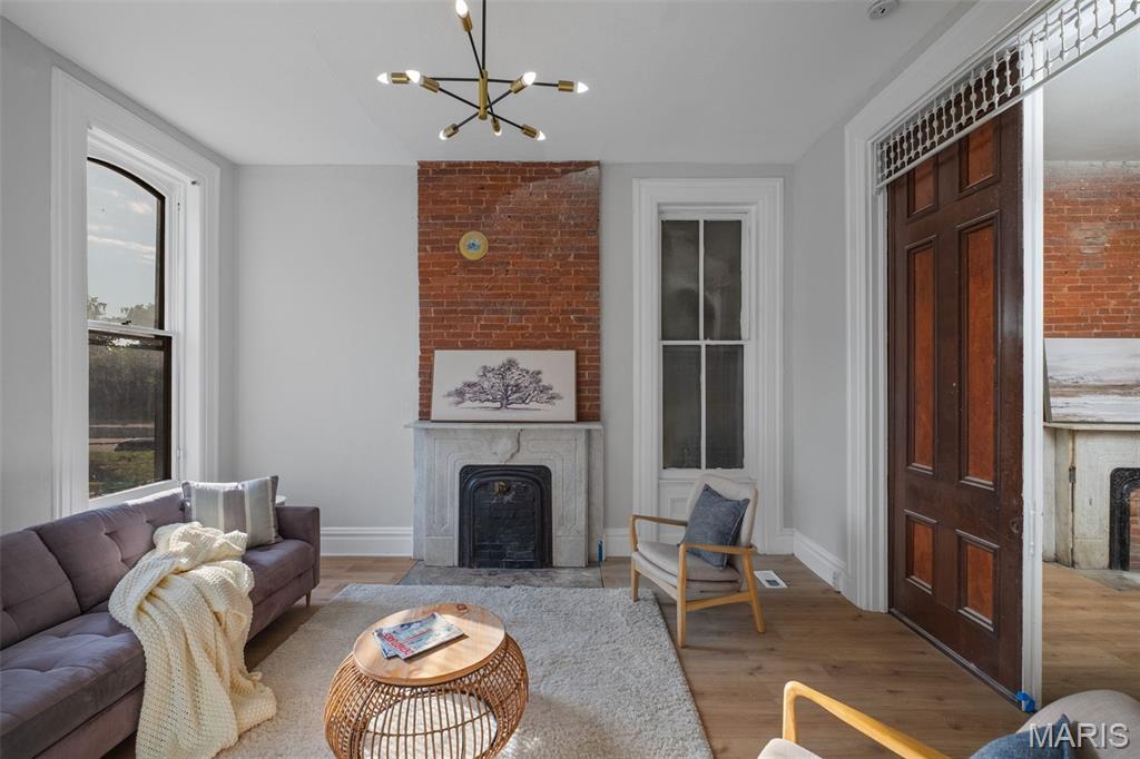 1725 Oregon Place St. Louis, MO 63104 - Photo 8 of 39