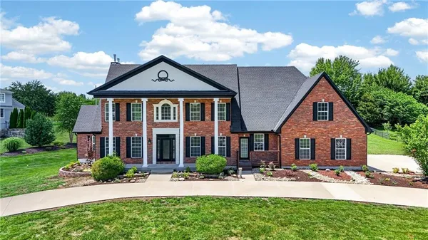 $849,000 | 20 Southeast Meadowbrook Drive, Lee's Summit, MO 64082