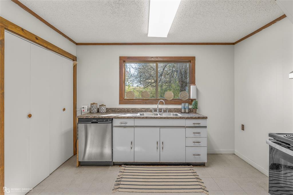 203 Thomas Road Athens, LA 71003 - Photo 9 of 20