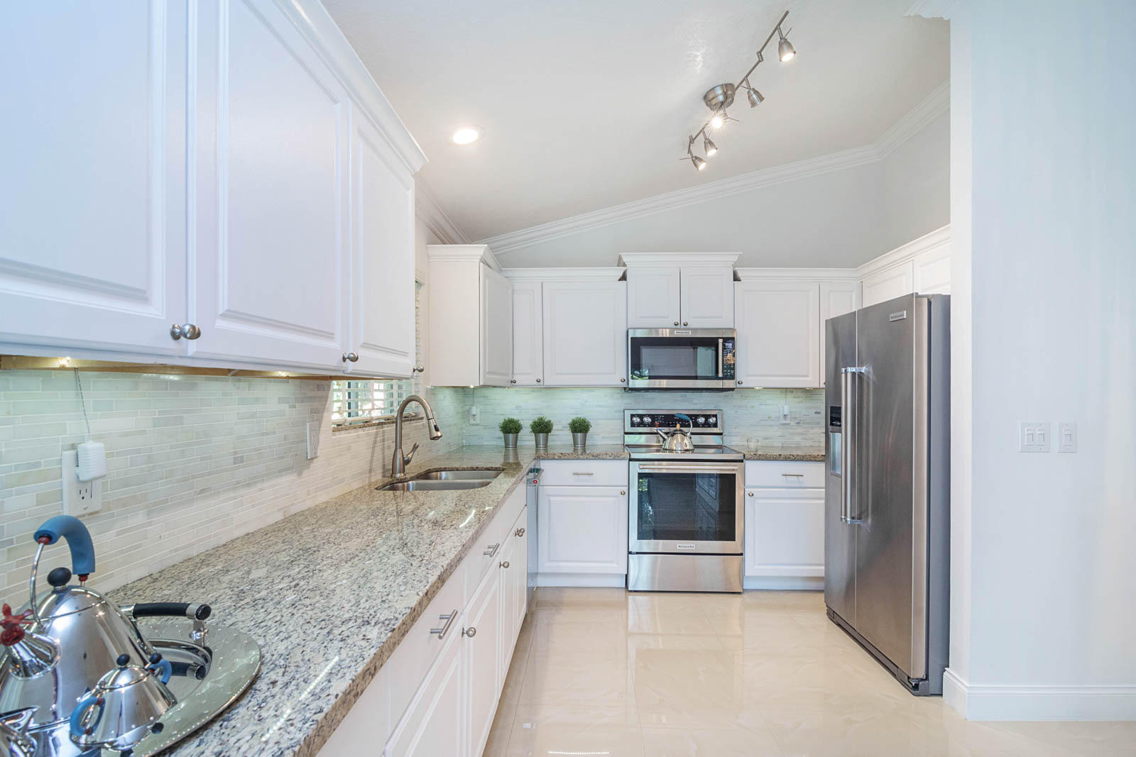 6160 La Vida Terrace Boca Raton, FL 33433 - Photo 14 of 28 BF3D91FC-4FDA-4855-B650-BB241E28EA15