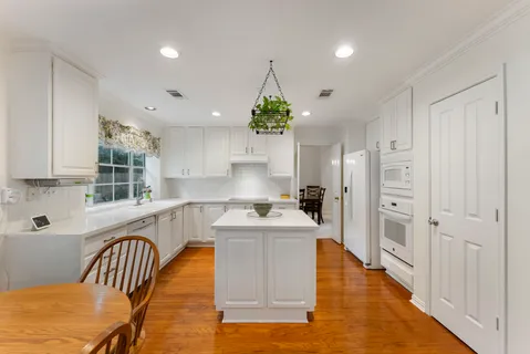 $597,500 | 74 East Greywing Circle, The Woodlands, TX 77382