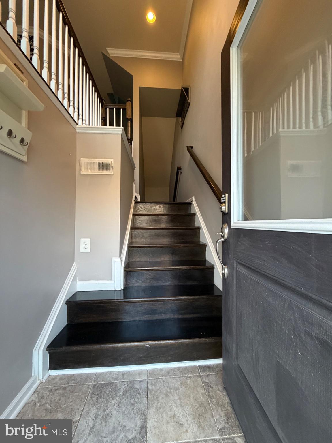 25333 Wakestone Terrace Chantilly, VA 20152 - Photo 106 of 109 Inviting entryway with elegant stairs.