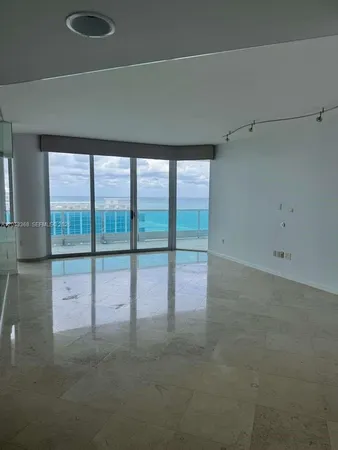 $1,280,000 | 5025 Collins Avenue, Unit 1602, Miami Beach, FL 33140