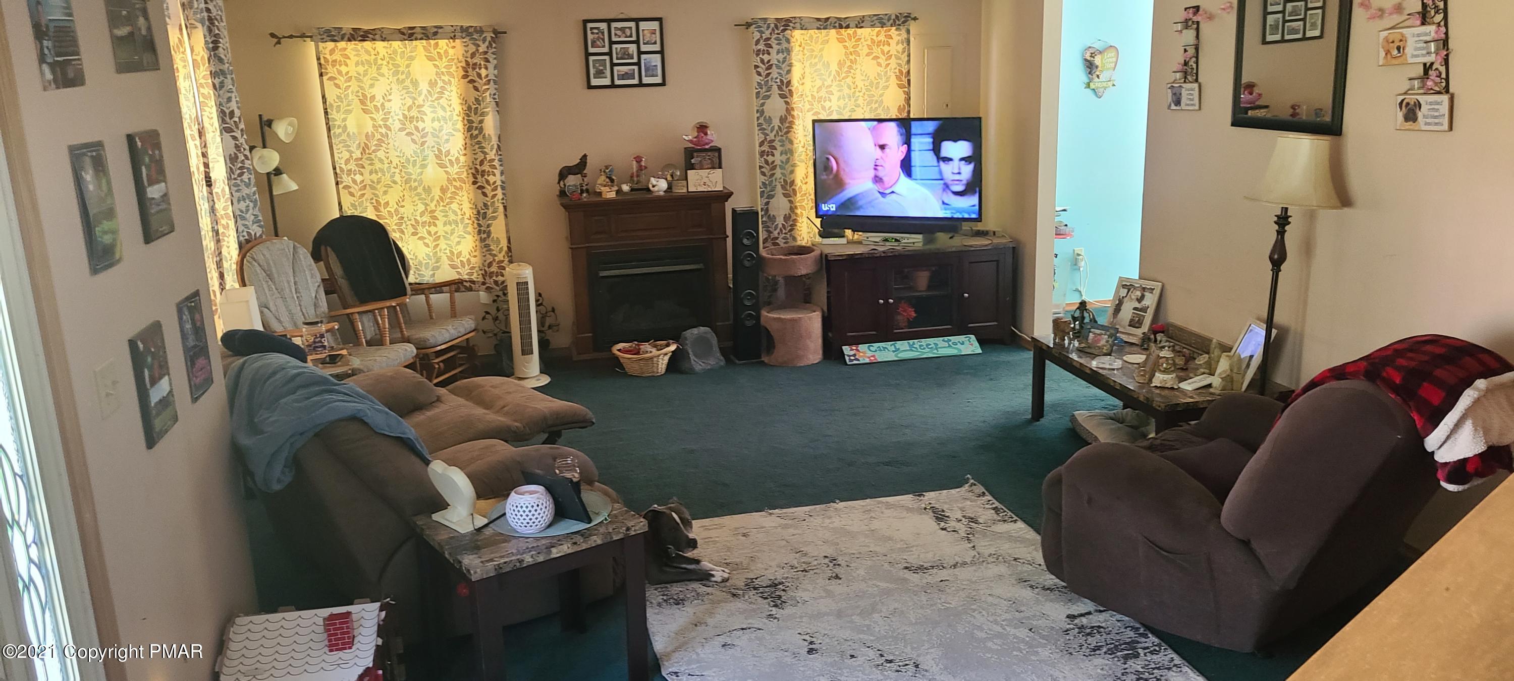 4432 Pine Ridge Drive West Bushkill, PA 18324 - Photo 13 of 22 Living Room