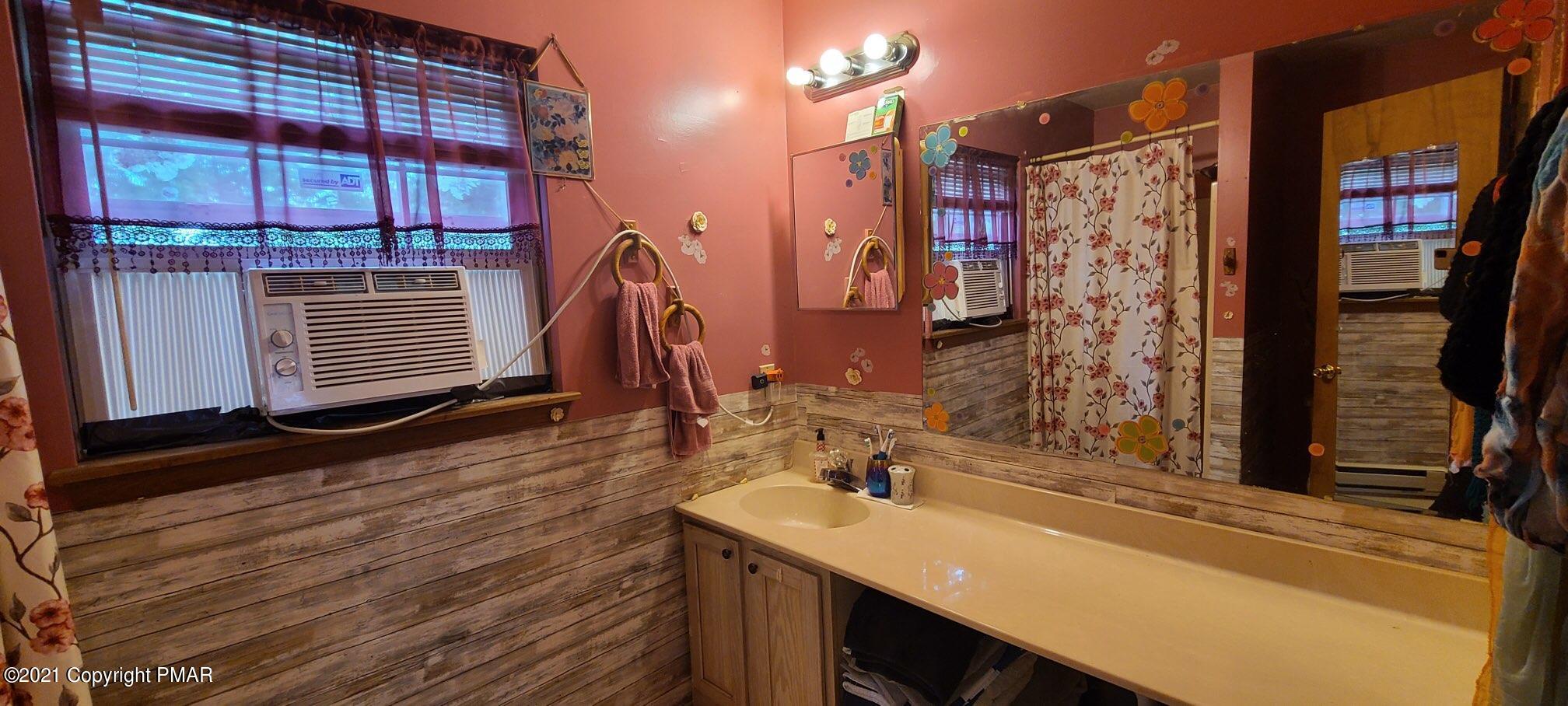 4432 Pine Ridge Drive West Bushkill, PA 18324 - Photo 5 of 22 Master Bath (5)