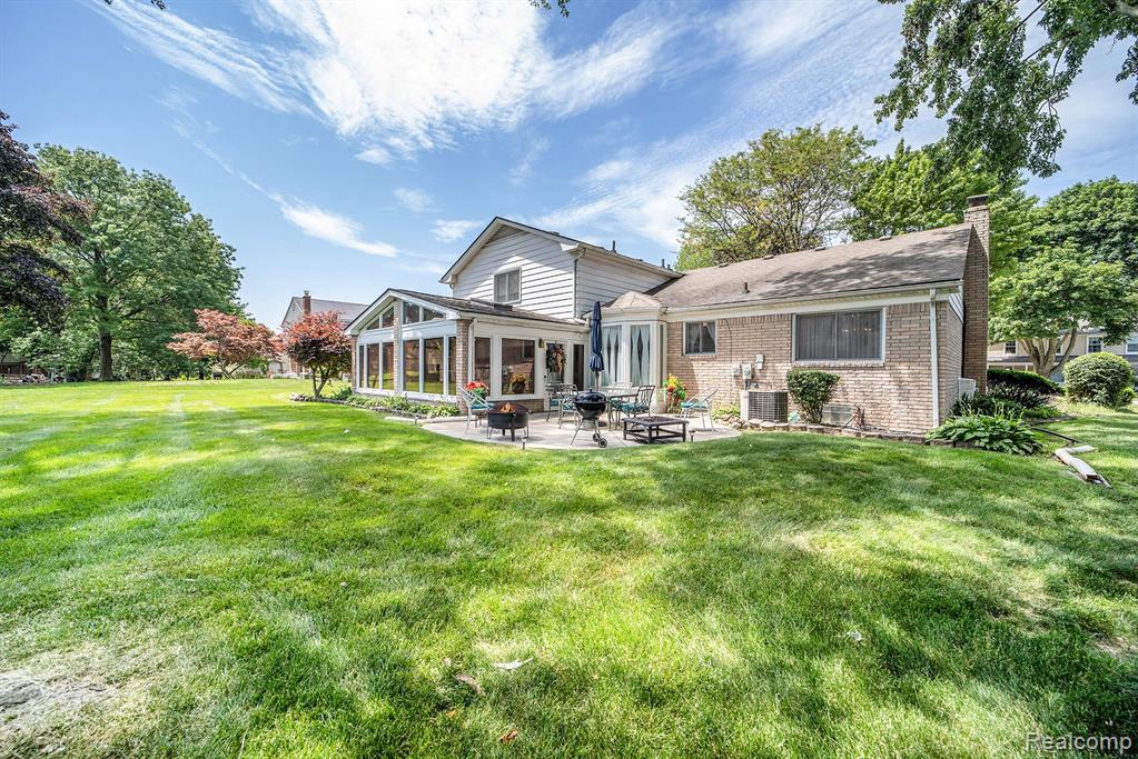 35955 Charter Crest Road Farmington Hills, MI 48335 - Photo 39 of 44