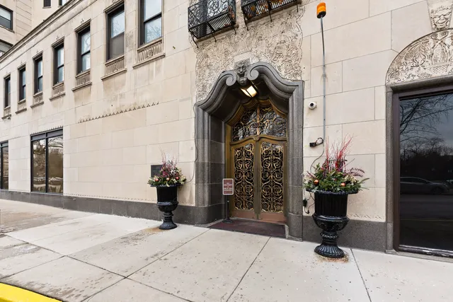 a view of entryway front of house