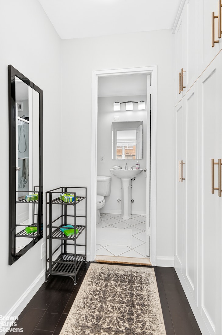 520 East 72nd Street, Unit 5F Manhattan, NY 10021 - Photo 7 of 16 a view of an entryway with a rug