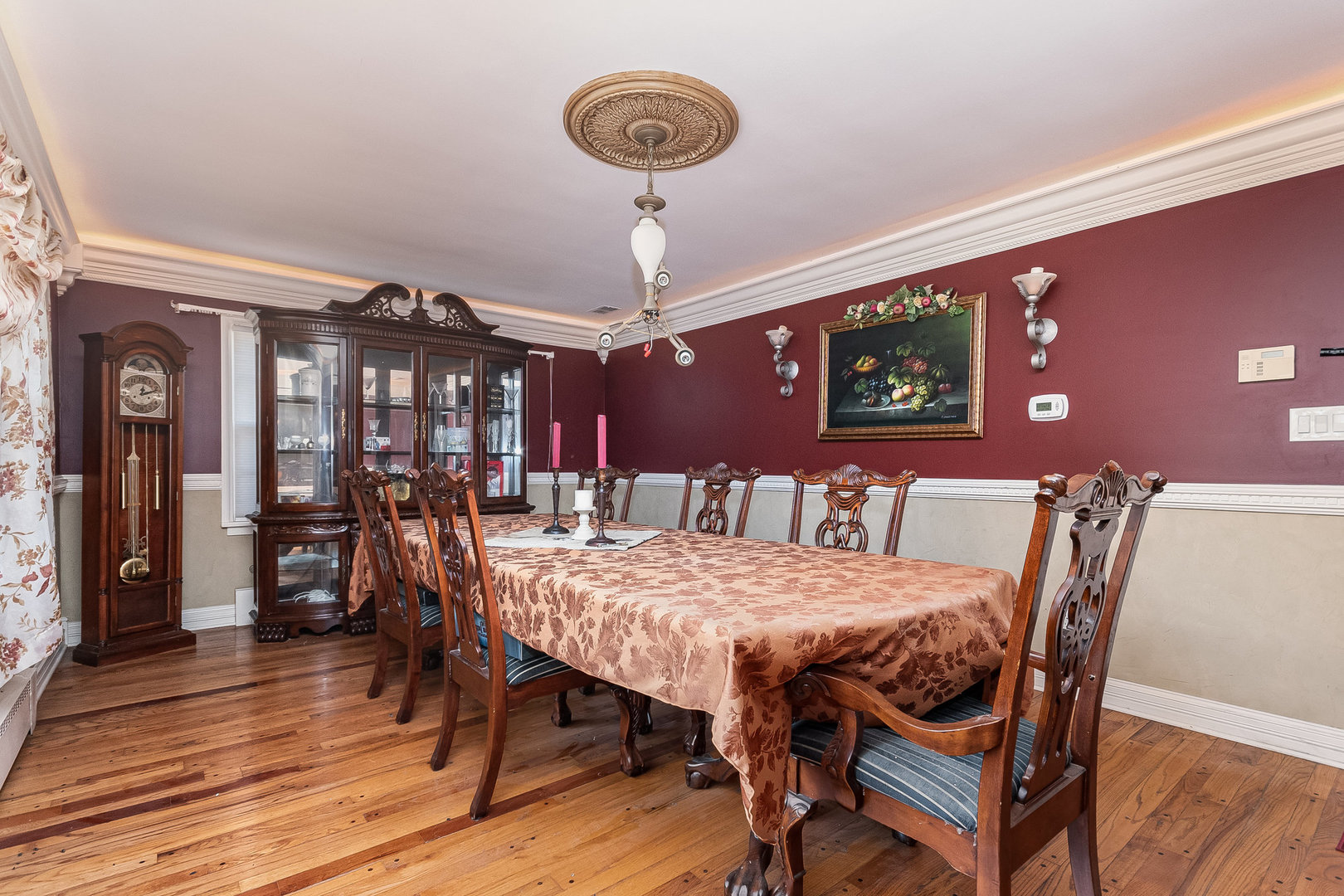 2207 Jericho Road Aurora, IL 60506 - Photo 6 of 18 a view of a dining room with furniture and wooden floor