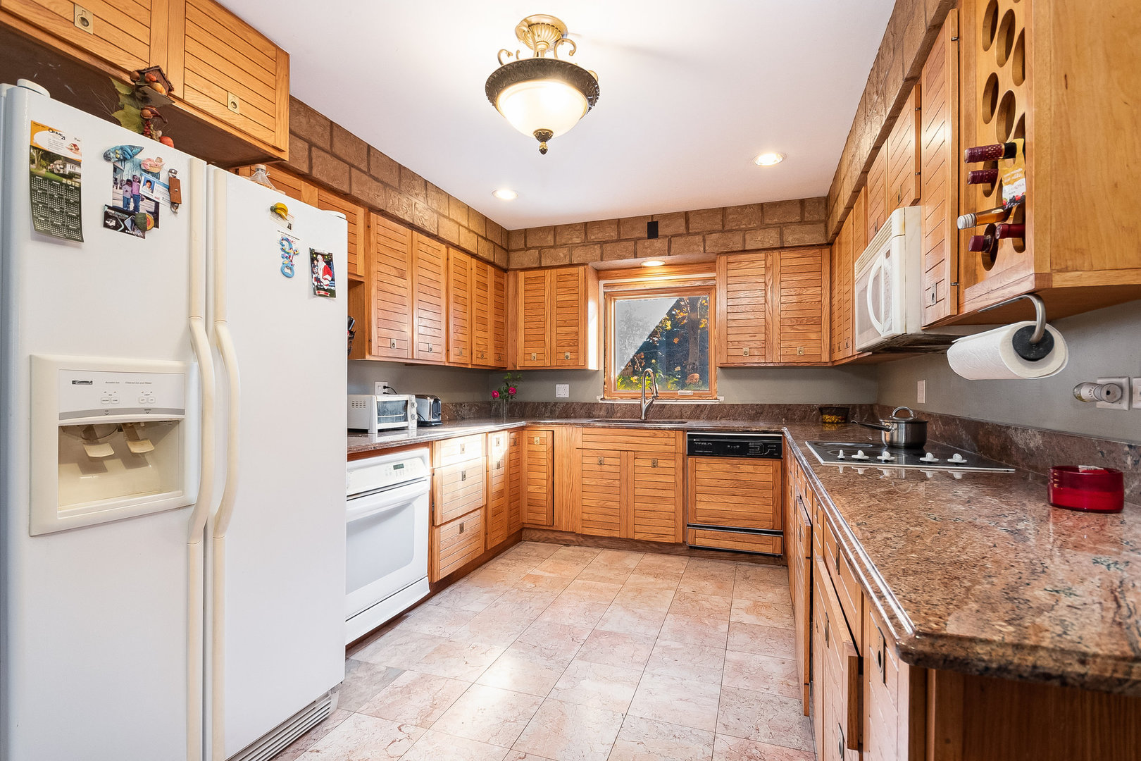 2207 Jericho Road Aurora, IL 60506 - Photo 7 of 18 a kitchen with a sink stove and refrigerator