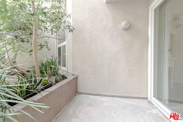 $619,000 | 620 South Gramercy Place, Unit 105, Los Angeles, CA 90010