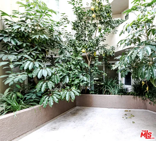 $619,000 | 620 South Gramercy Place, Unit 105, Los Angeles, CA 90010