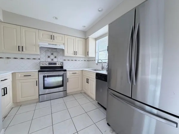 $2,150 | 101 Shoreview Drive, Greenacres, FL 33463