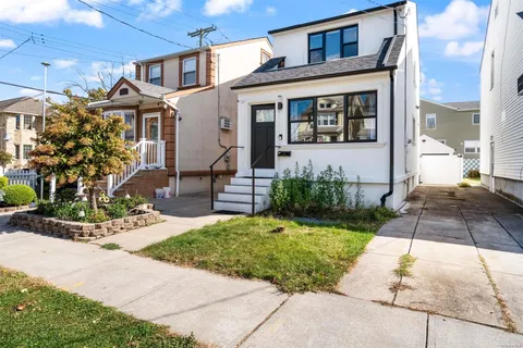 $930,000 | 17-03 Murray Street | Whitestone