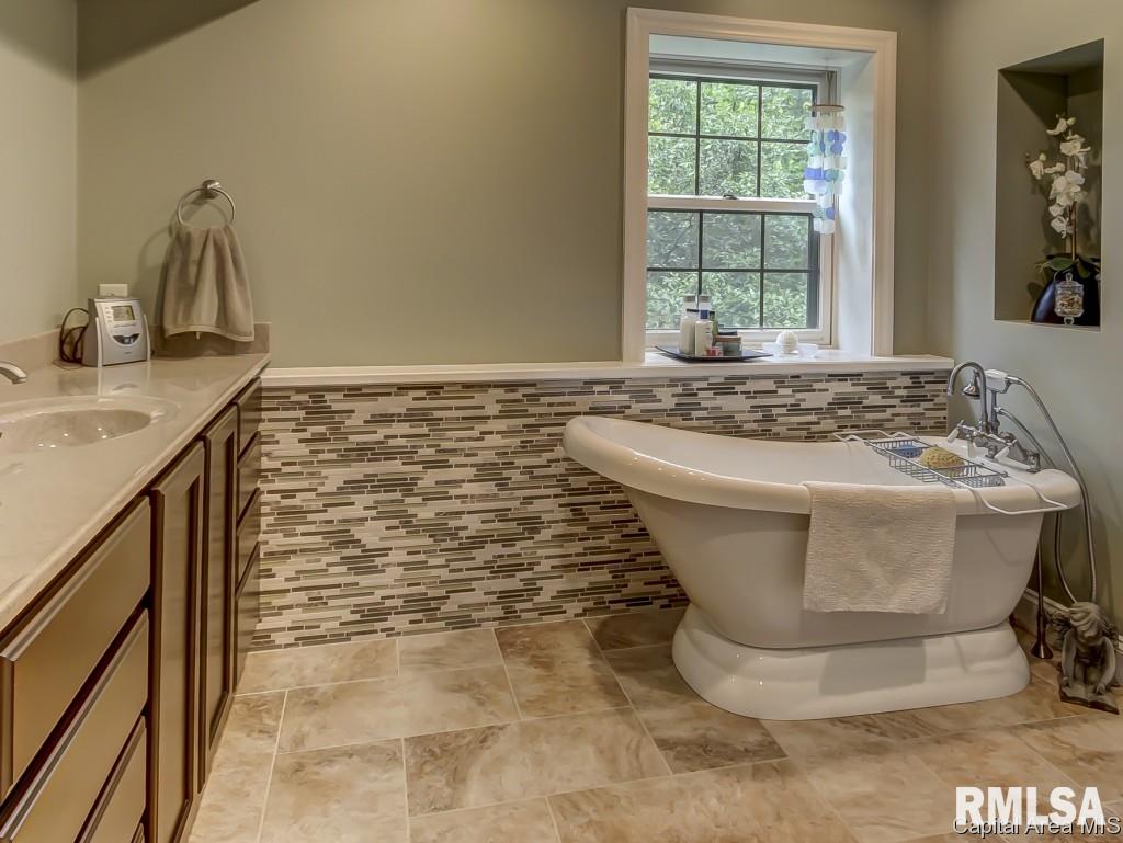 7265 New City Road Rochester, IL 62563 - Photo 18 of 28 Gallery Image 18
