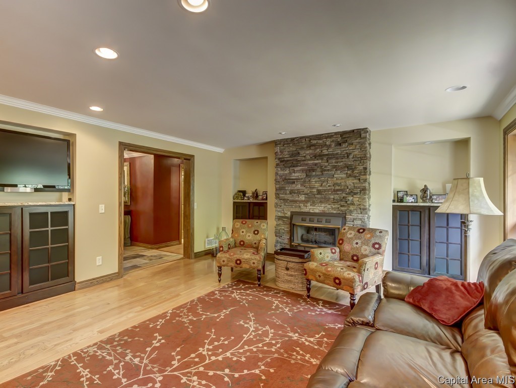 7265 New City Road Rochester, IL 62563 - Photo 10 of 28 Gallery Image 10