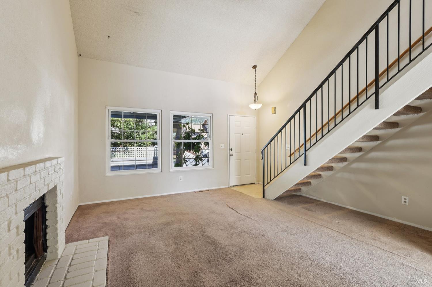 1553 Holly Avenue Rohnert Park, CA 94928 - Photo 3 of 29