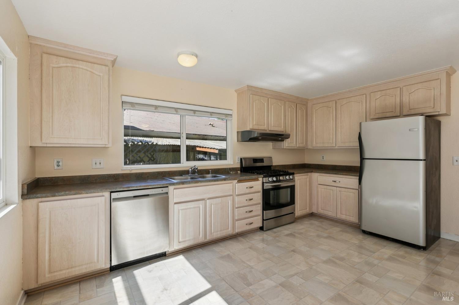 1553 Holly Avenue Rohnert Park, CA 94928 - Photo 5 of 29