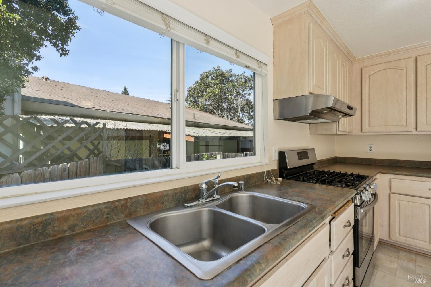 1553 Holly Avenue Rohnert Park, CA 94928 - Photo 7 of 29