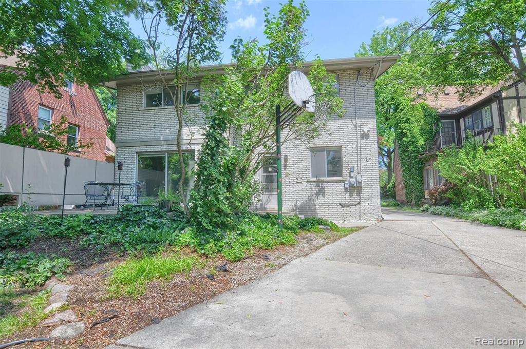 26117 York Road Huntington Woods, MI 48070 - Photo 31 of 32