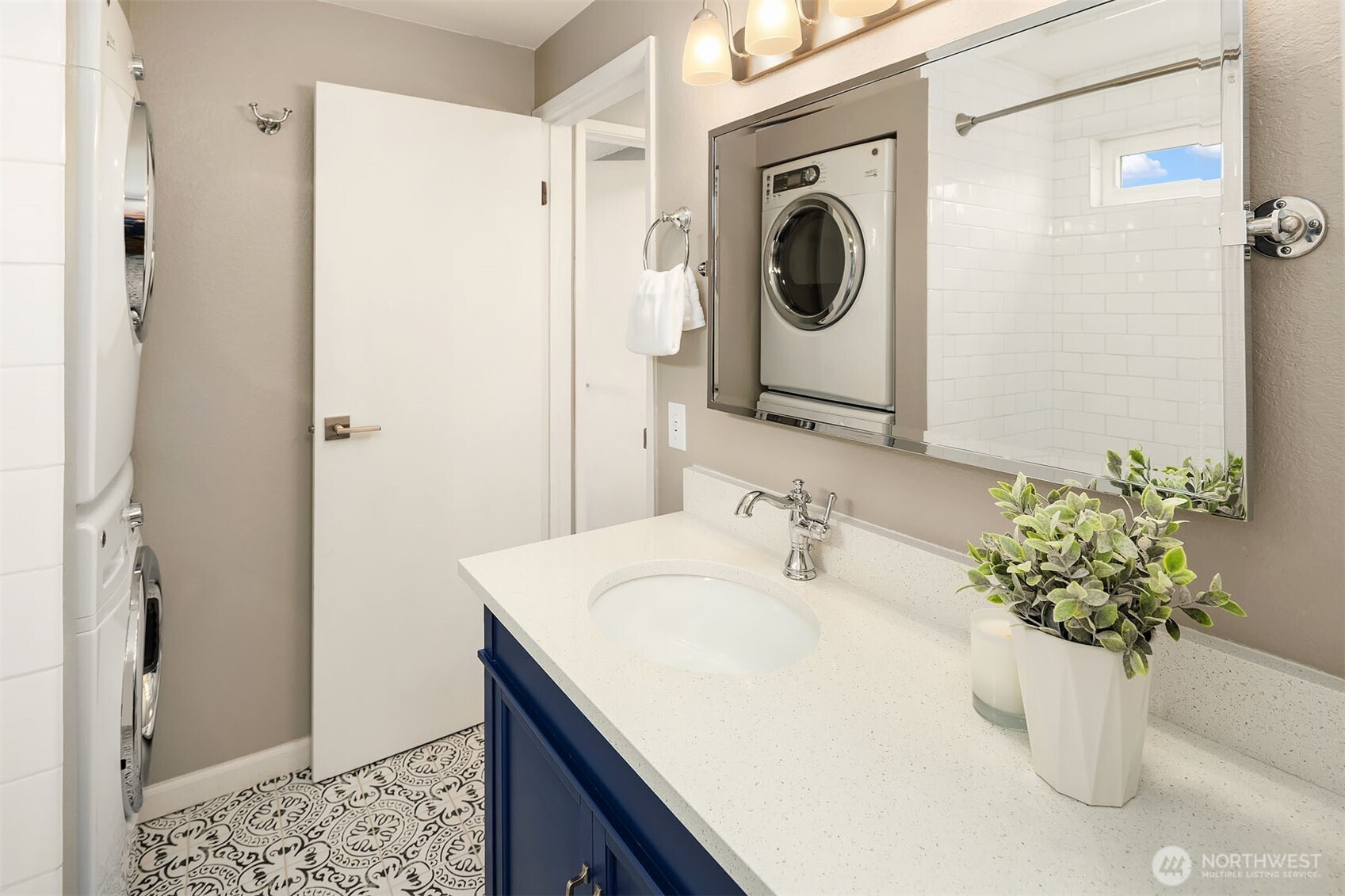 756 North 72nd Street, Unit 201 Seattle, WA 98103 - Photo 19 of 28