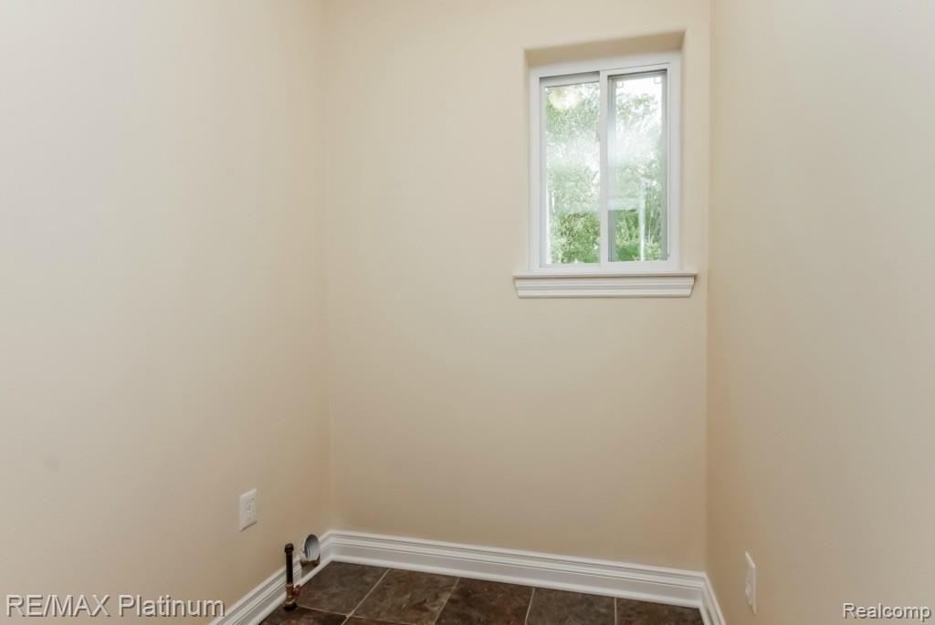 10101 Imus Road Pinckney, MI 48169 - Photo 17 of 38