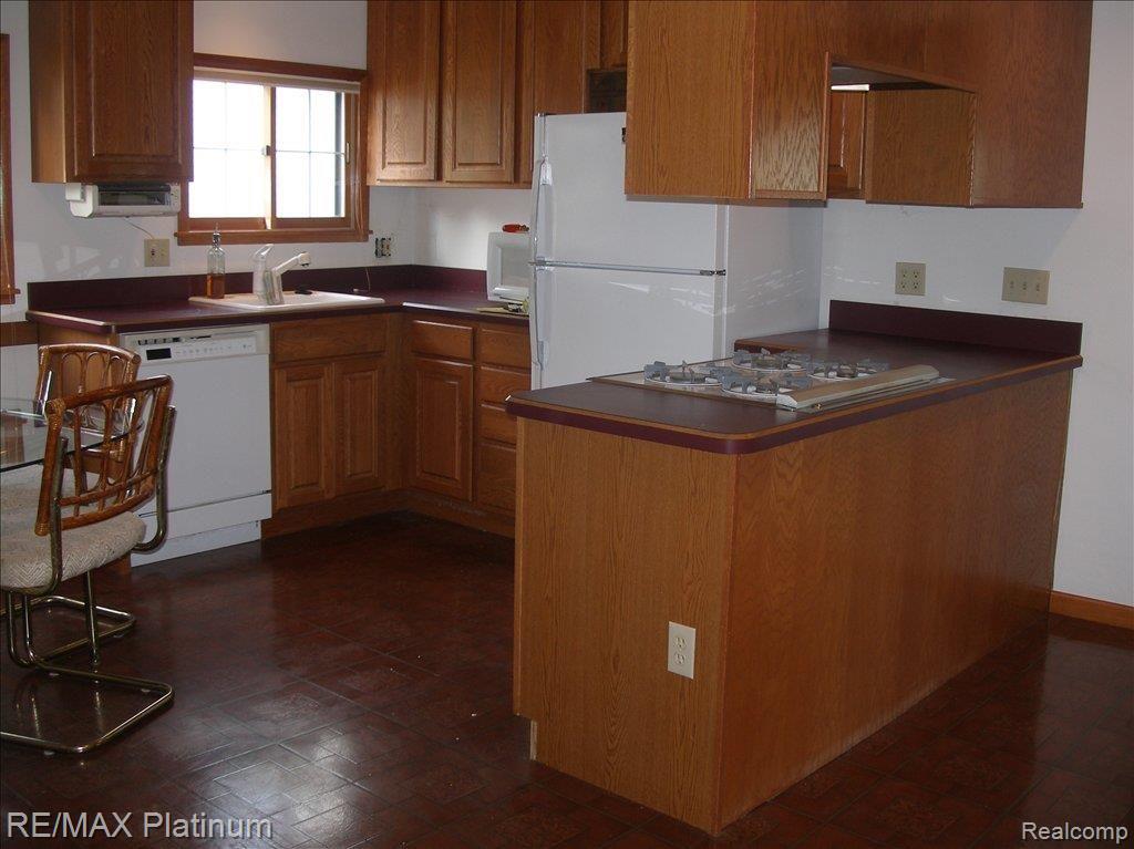 6180 Bullard Road Fenton, MI 48430 - Photo 3 of 11 Kitchen Area
