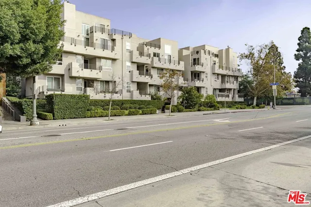 $1,690,000 | 4925 Wilshire Boulevard, Unit PH 302, Los Angeles, CA 90036
