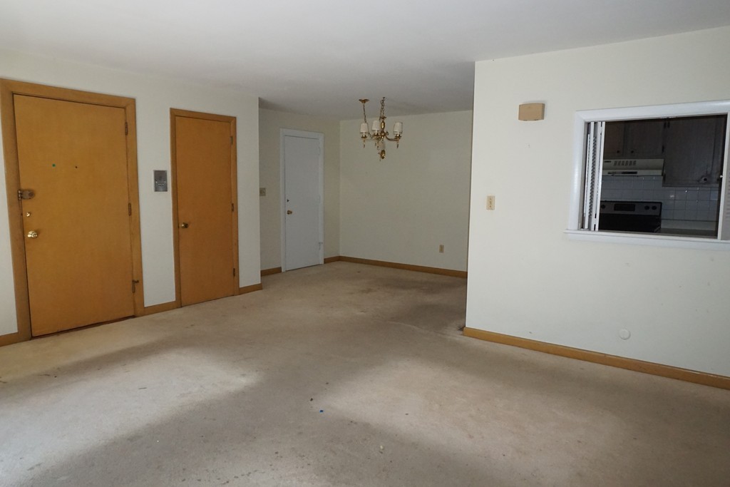 57 Jacqueline Road, Unit 6 Waltham, MA 02452 - Photo 5 of 16 Gallery Image 5