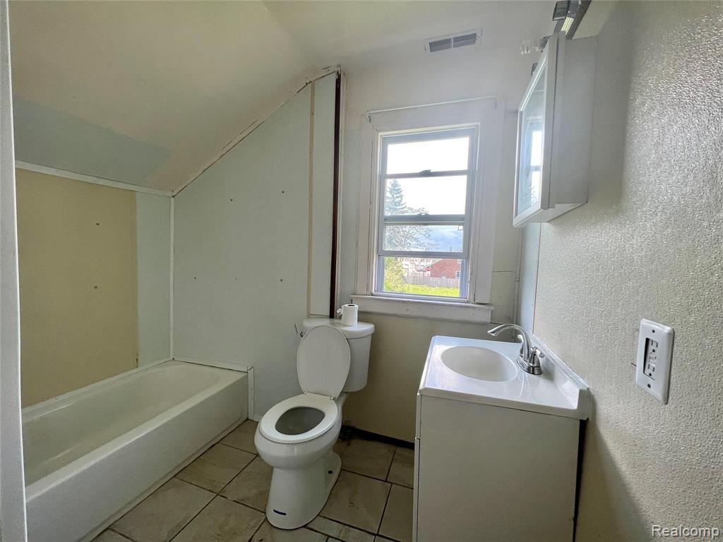 13603 Ryan Road Hamtramck, MI 48212 - Photo 4 of 14