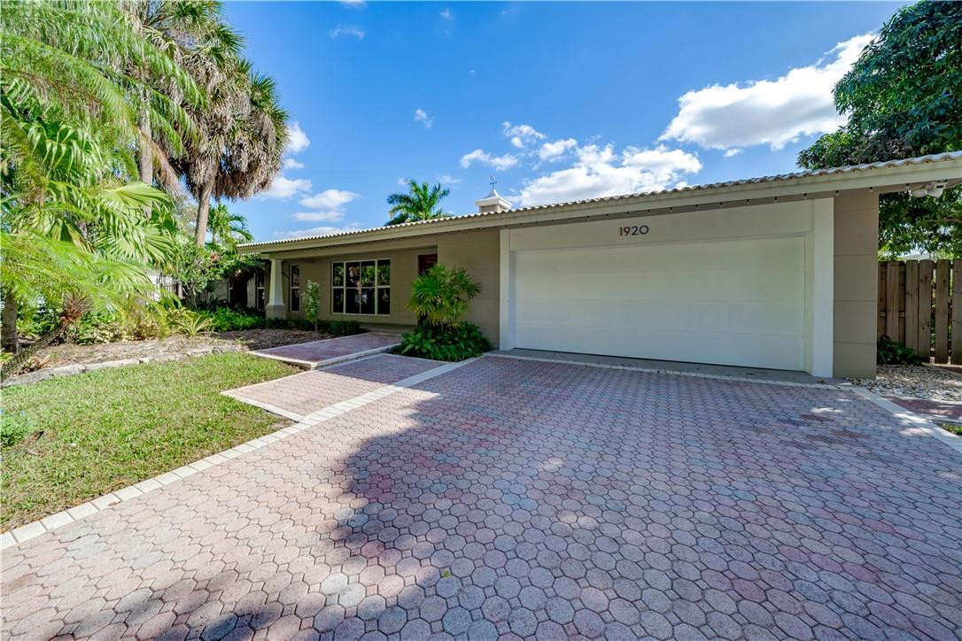 1920 Southwest 67th Terrace Plantation, FL 33317 - Photo 2 of 65 front view of a house with a yard and an trees