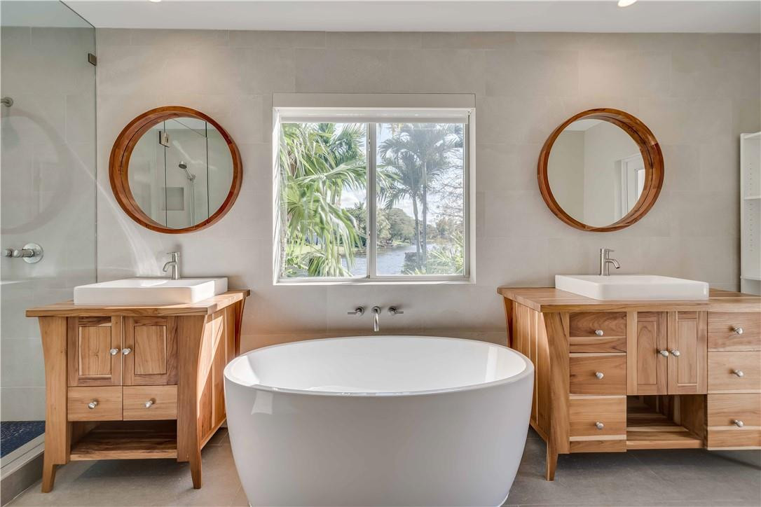 1920 Southwest 67th Terrace Plantation, FL 33317 - Photo 8 of 65 a bathroom with a bathtub a sink and a mirror