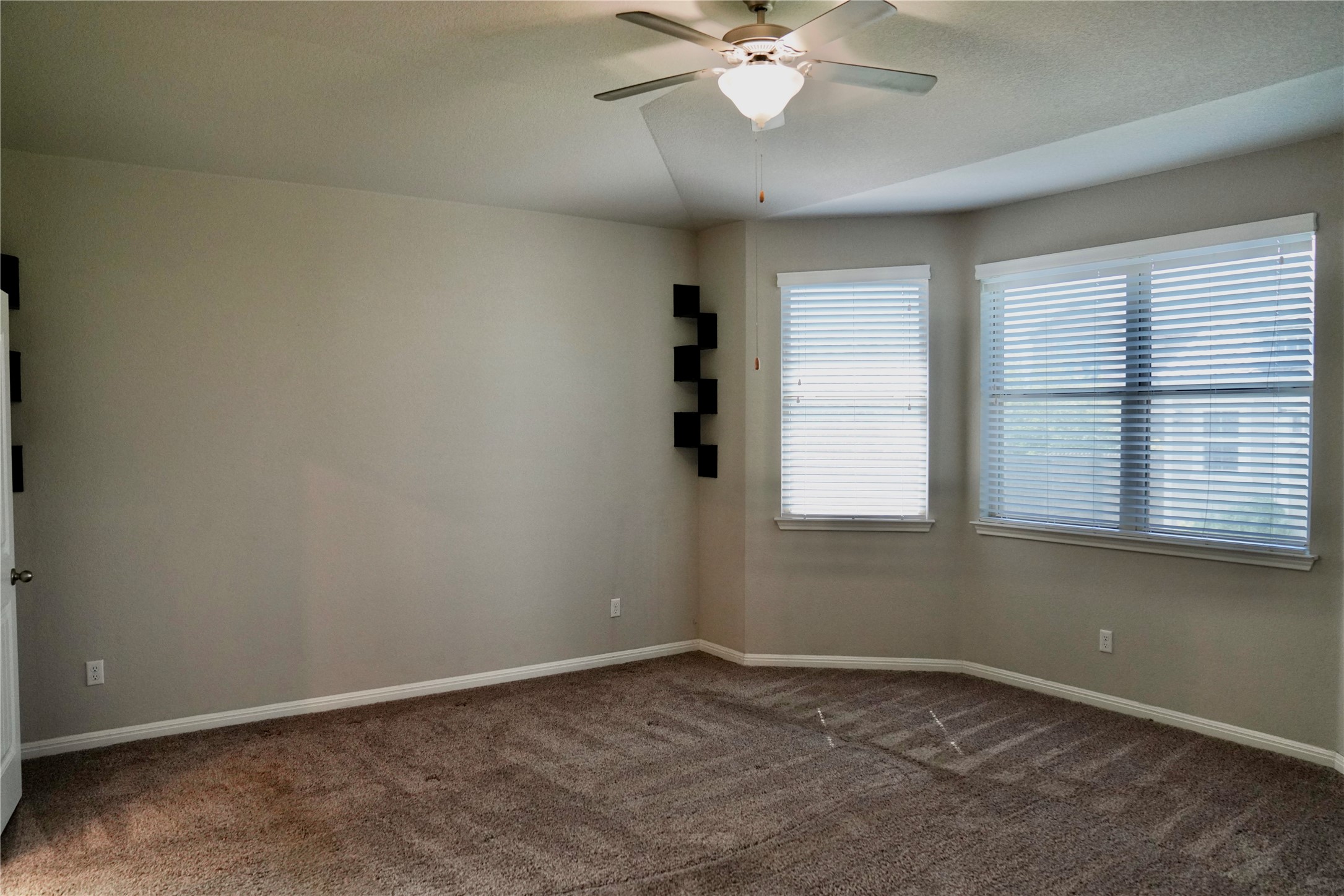 19028 Quebrada Drive Pflugerville, TX 78660 - Photo 10 of 36 an empty room with windows and fan