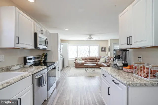 $300,000 | 416 Wedgewood Drive, Blackwood, NJ 08012