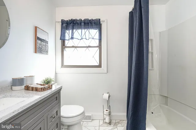 $300,000 | 416 Wedgewood Drive, Blackwood, NJ 08012