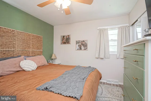 $300,000 | 416 Wedgewood Drive, Blackwood, NJ 08012