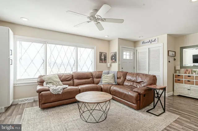 $300,000 | 416 Wedgewood Drive, Blackwood, NJ 08012