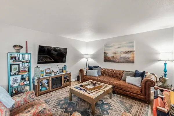 $1,800 | 5005 Georgi Lane, Unit 64, Houston, TX 77092