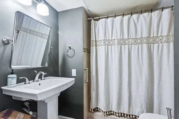 $1,800 | 5005 Georgi Lane, Unit 64, Houston, TX 77092