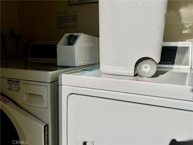 a view of a back yard