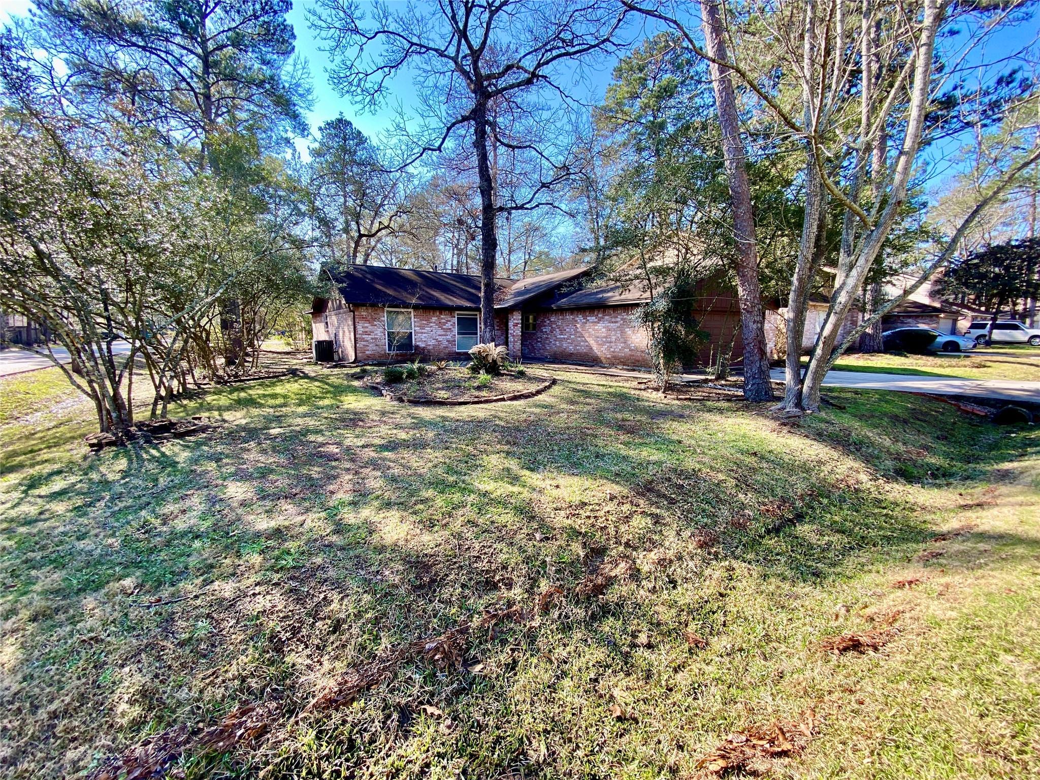 2 North Waxberry Road The Woodlands, TX 77381 - Photo 3 of 28