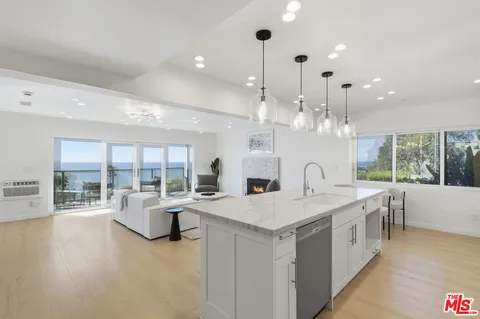 $1,799,000 | 2442 South Coast Highway, Unit 3, Laguna Beach, CA 92651