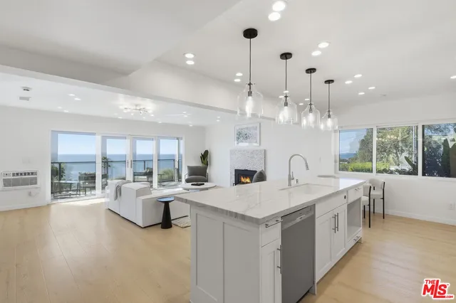 $1,799,000 | 2442 South Coast Highway, Unit 3, Laguna Beach, CA 92651
