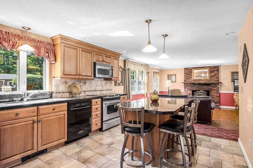 34 Blacksmith Road Wilbraham, MA 01095 - Photo 6 of 31