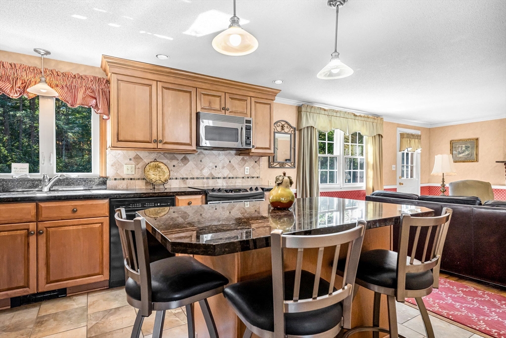 34 Blacksmith Road Wilbraham, MA 01095 - Photo 8 of 31
