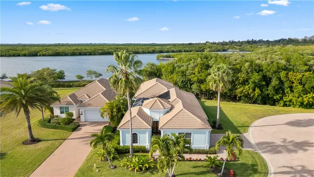 $850,000 | 2020 Lynx Drive, Hutchinson Island, FL 34949