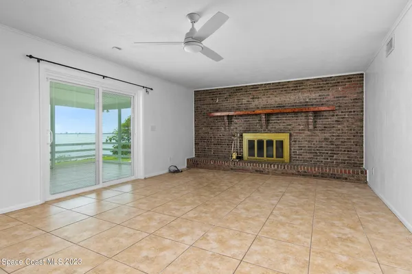 a view of empty room with white walls and white walls