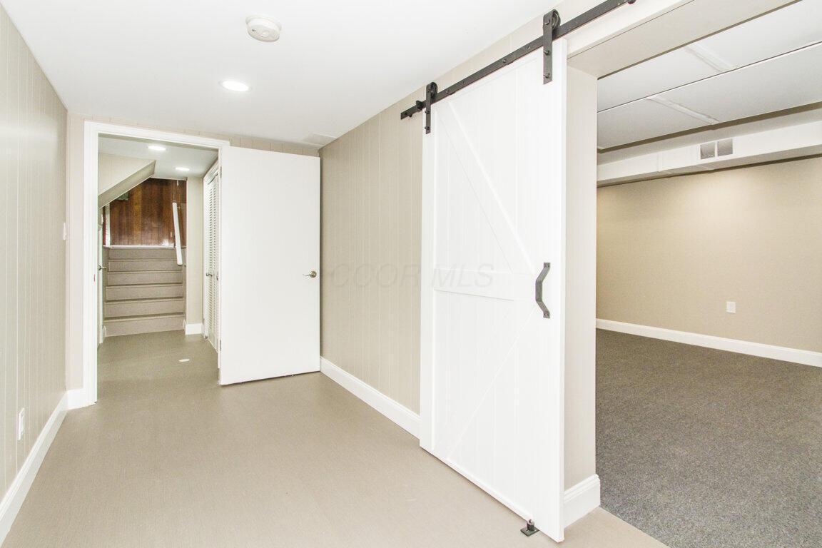 1428 Haddon Road Columbus, OH 43209 - Photo 46 of 69 Hallway Level 2 Down