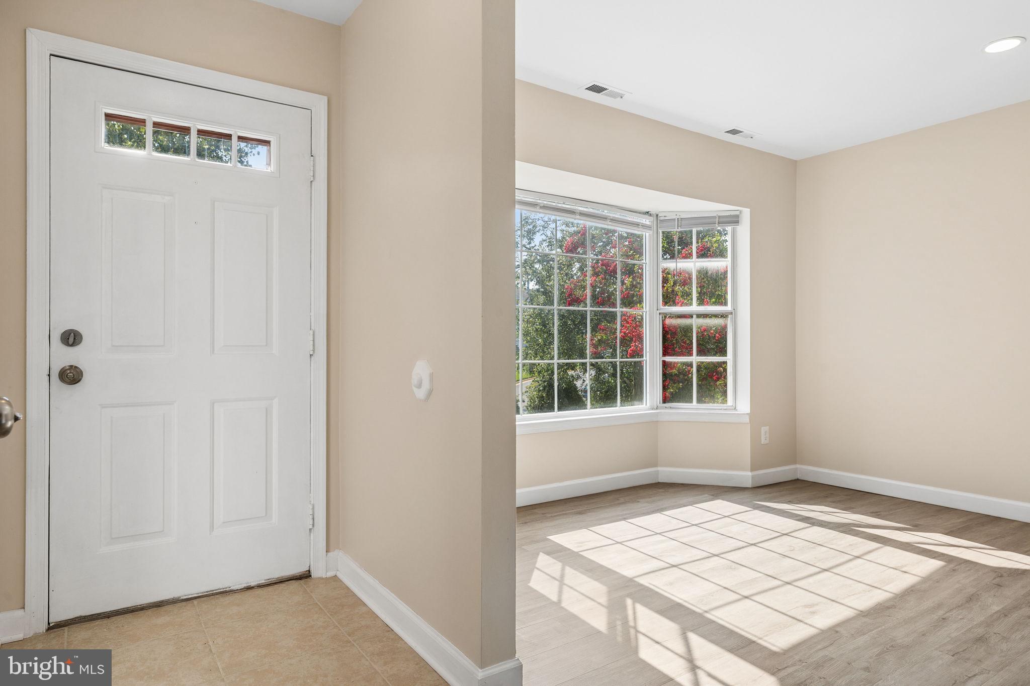 4048 Spring Run Court Chantilly, VA 20151 - Photo 4 of 33 Gallery Image 4