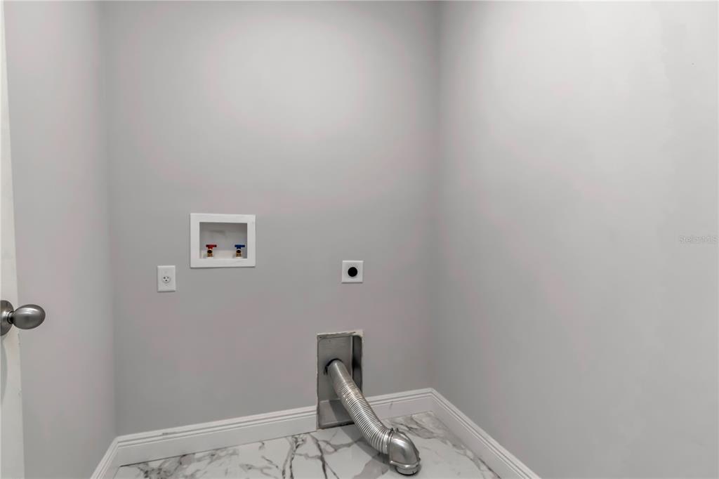 10090 Southeast 67th Terrace Belleview, FL 34420 - Photo 20 of 40 a view of a small space